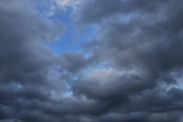 暗雲、先行き不透明