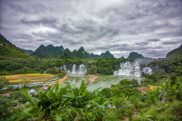 The magnificent scenery of Detian Transnational Waterfall in Guangxi, China