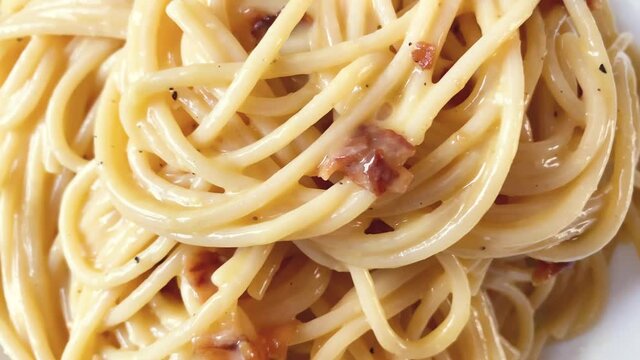 close-up view of spaghetti carbonara