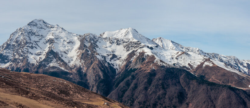 Hautes-Pyrénées - Peyragudes - Panorama sur les montagnes enneigées en hiver