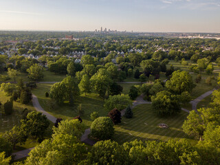 Obraz premium Parma Ohio parks with Cleveland in the background