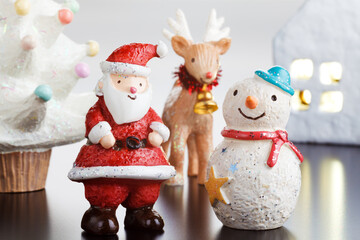 聖夜のイメージ（サンタクロースとスノーマンとトナカイ）