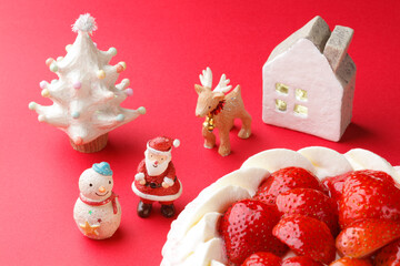 サンタクロースとスノーマン、トナカイ、クリスマスツリー、クリスマスケーキ