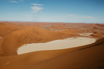 Fototapeta na wymiar Der Blick auf das Death Valley im Sossusvlei in Namibia