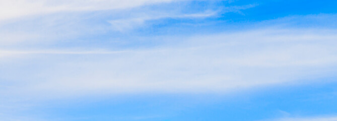 Obraz premium Image of a partly cloudy and partly clear sky during the day