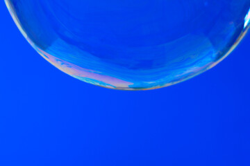 青バックのシャボン玉