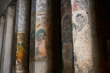 pillars painting in ajanta caves