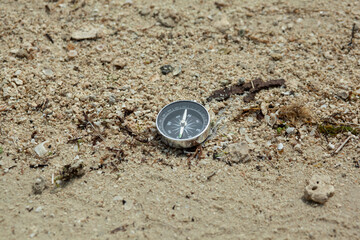 Fototapeta na wymiar compass in the sand
