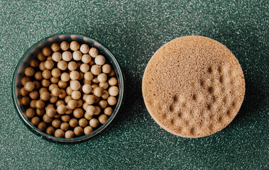 Powder pearls and brush 