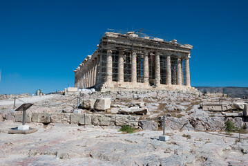 Obraz premium The Acropolis of Athens, Greece, August 2020: Tourist season on the Acropolis during the Coronavirus pandemic