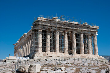 Obraz premium The Acropolis of Athens, Greece, August 2020: Tourist season on the Acropolis during the Coronavirus pandemic