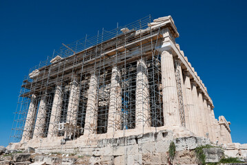 Obraz premium The Acropolis of Athens, Greece, August 2020: Tourist season on the Acropolis during the Coronavirus pandemic