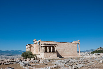 Obraz premium The Acropolis of Athens, Greece, August 2020: Tourist season on the Acropolis during the Coronavirus pandemic