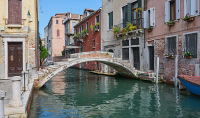 Fototapeta na wymiar the old Chiodo bridge in the bright afternoon sun in Venice Cannaregio, tourist selfie destination