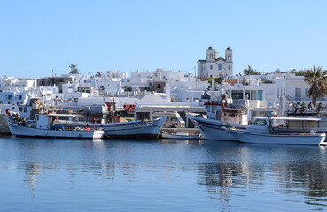 Fototapeta na wymiar pueblos blancos de las islas ciclades de Grecia , a orillas del mar Mediterraneo