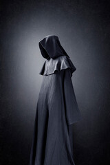 Scary figure in hooded cloak - obrazy, fototapety, plakaty