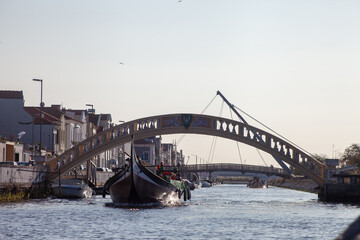 Cidade com barcos