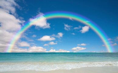 ビーチと波と雲と虹