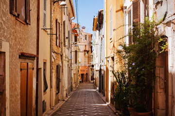 Fototapeta na wymiar Street of old town Antibes, France 