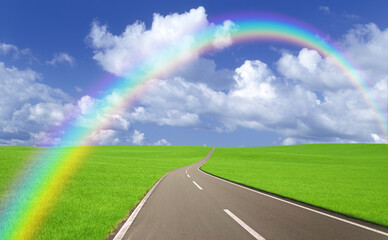 草原の道と雲と虹