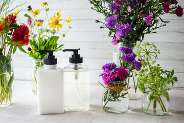 シャンプーとトリートメント　ボタニカルヘアケアイメージ素材