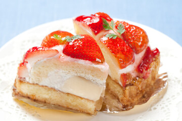 イチゴプリンケーキ
