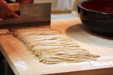 そば打ち　包丁で切る Making and  Cutting Japanese Soba Noodle - obrazy, fototapety, plakaty