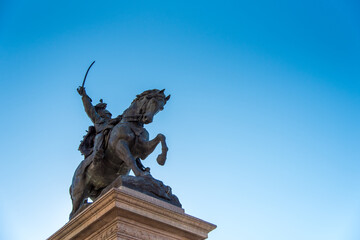 Obraz premium Statue and blue sky