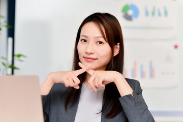 NGを伝える女性