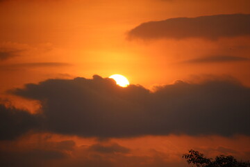 beautiful sunsets on the edge of the countryside