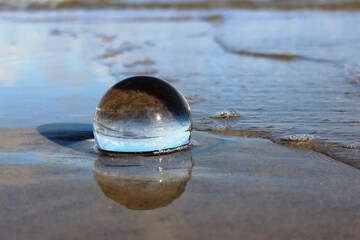 Lensball am Strand