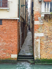 Fototapeta na wymiar Calle Pignater is one of the milliards of little alleys - Venice, Veneto, Italy