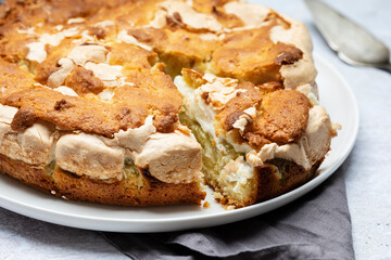 Rhubarb and meringue round cake