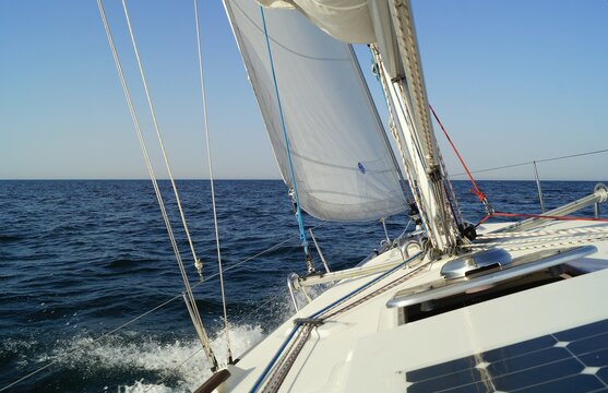 Wind in den Segeln:  "Volle Fahrt voraus"