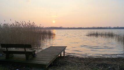 Abends am See:  