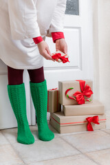 woman gifts package box door home green sock red Christmas new year delivery