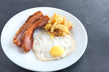 torrezno, egg, potatoes chips