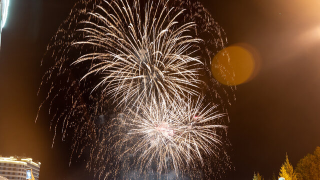 รูปภาพFire-Works – เลือกดูภาพถ่ายสต็อก เวกเตอร์ และวิดีโอ2,552 | Adobe ...