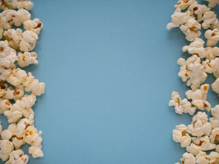 ポップコーンのフレーム・水色の背景