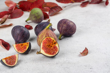 Whole and cut fresh figs