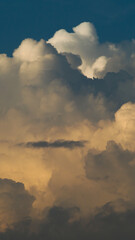 Cumulus se développant durant le crépuscule