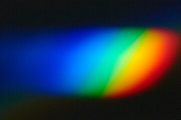 ｶﾞﾗｽの屈折で室内に飛び込んできた七色の虹