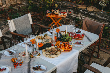 A beautifully served lunch table. Autumn picnic. Rustic decor.