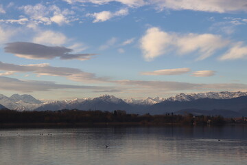 Vista sulle Alpi dal lago di Varese