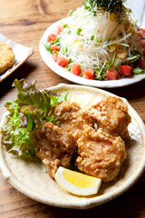 鶏のから揚げと大根サラダ