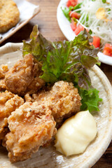 鶏のから揚げと大根サラダ
