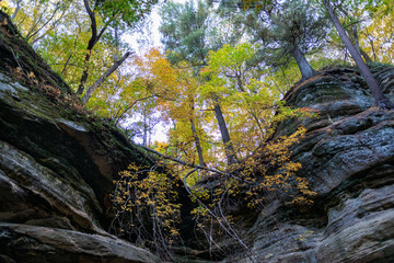 Autumn in Starved Rock State Park, a wilderness area on the Illinois River in the U.S. state of Illinois. Steep sandstone canyons formed by glacial meltwater. Utica.