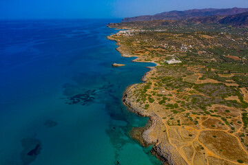 Fototapeta na wymiar Kretas Küste aus der Luft mit Drohne DJI Mavic 2