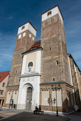 Fototapeta na wymiar Eingang der Kirche Freiberg