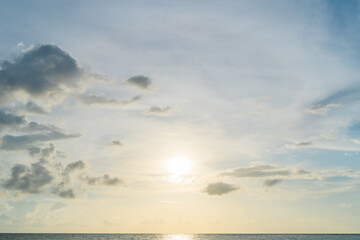 Obraz premium Beautiful sunset on the beach and sea, at Phuket Thailand.